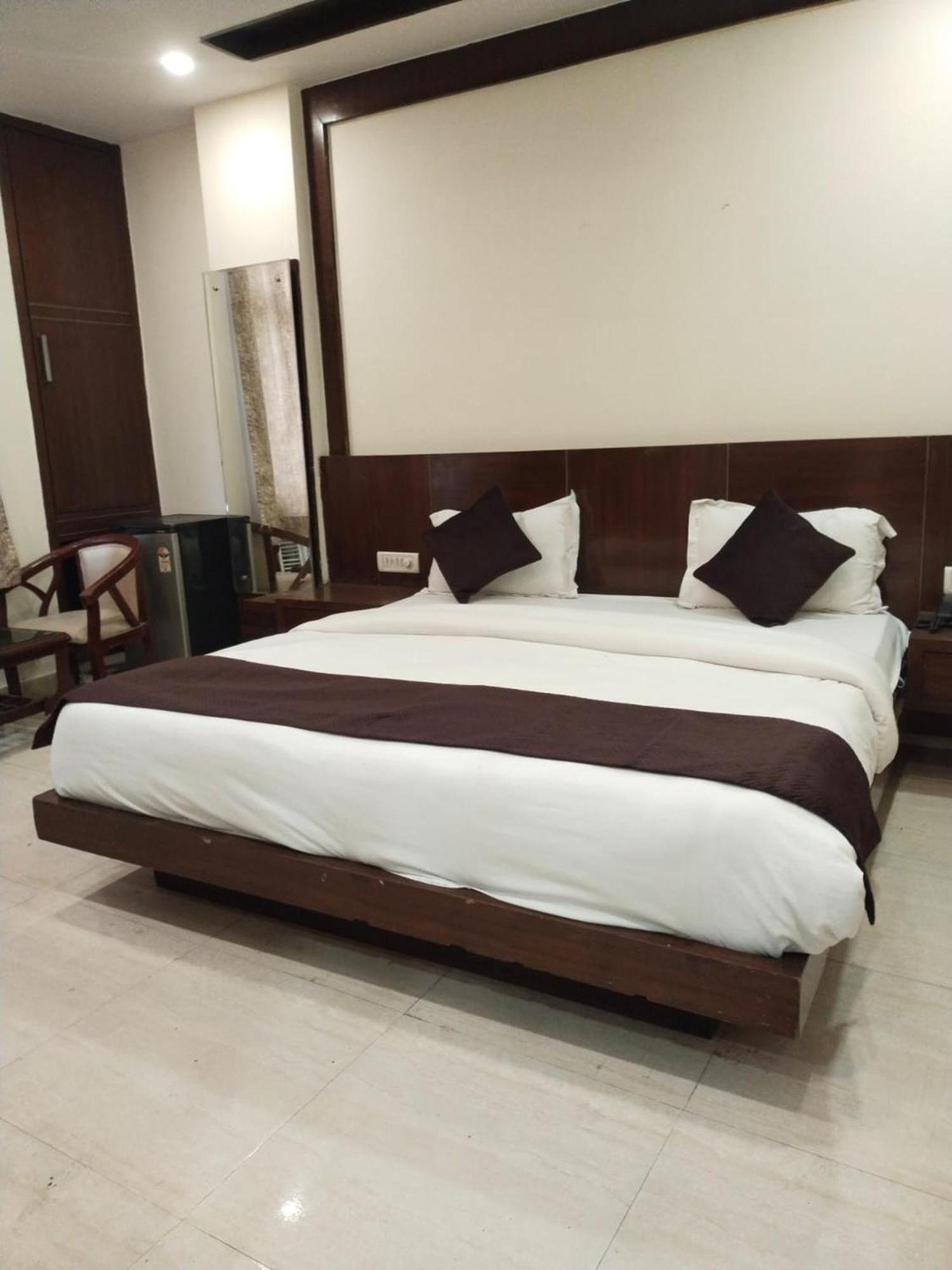 Hotel Lav Kush Deluxe At Paharganj Νέο Δελχί Εξωτερικό φωτογραφία
